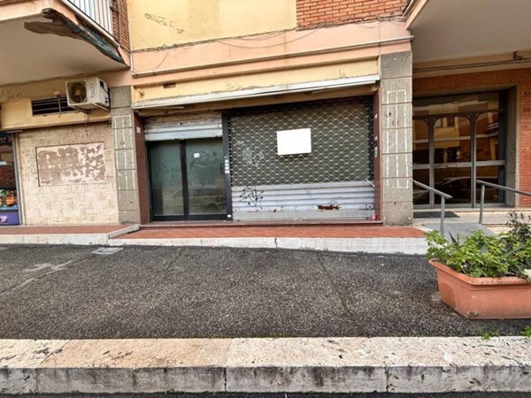 negozio in vendita a Marino