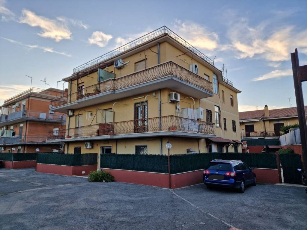 appartamento in vendita a Marino in zona Santa Maria delle Mole