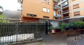 locale di sgombero in vendita a Marino