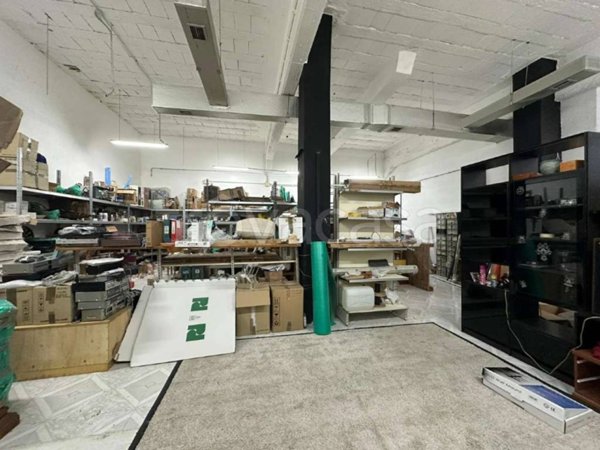 locale commerciale in vendita a Marino