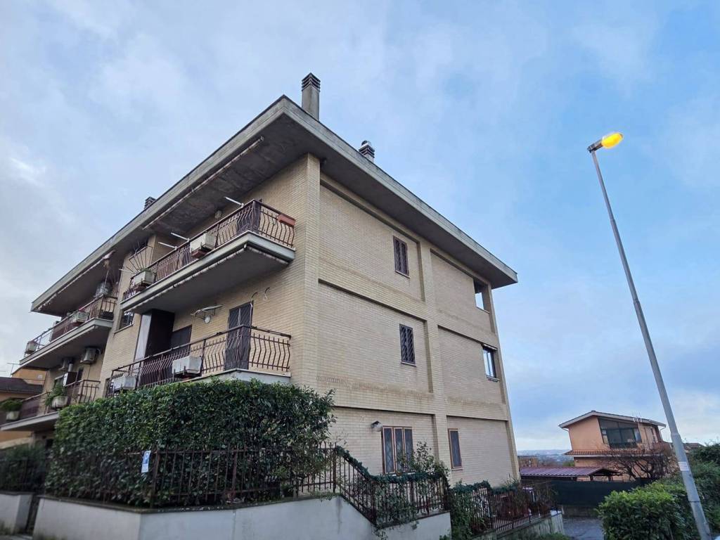 appartamento in vendita a Marino in zona Santa Maria delle Mole