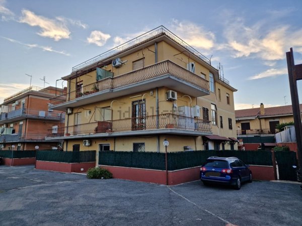 appartamento in vendita a Marino in zona Santa Maria delle Mole