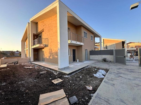 casa indipendente in vendita a Marino in zona Santa Maria delle Mole