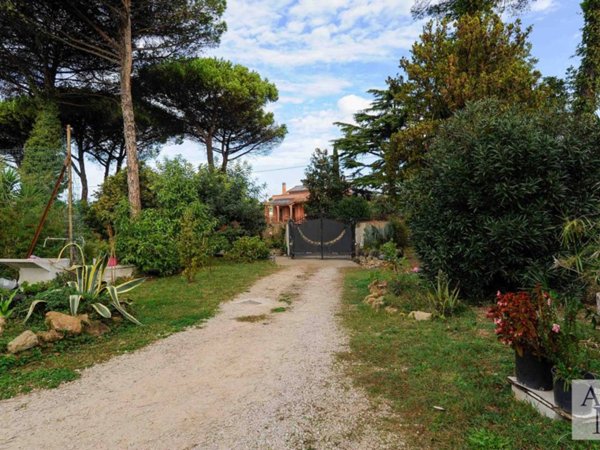 casa indipendente in vendita a Marino in zona Castelluccia