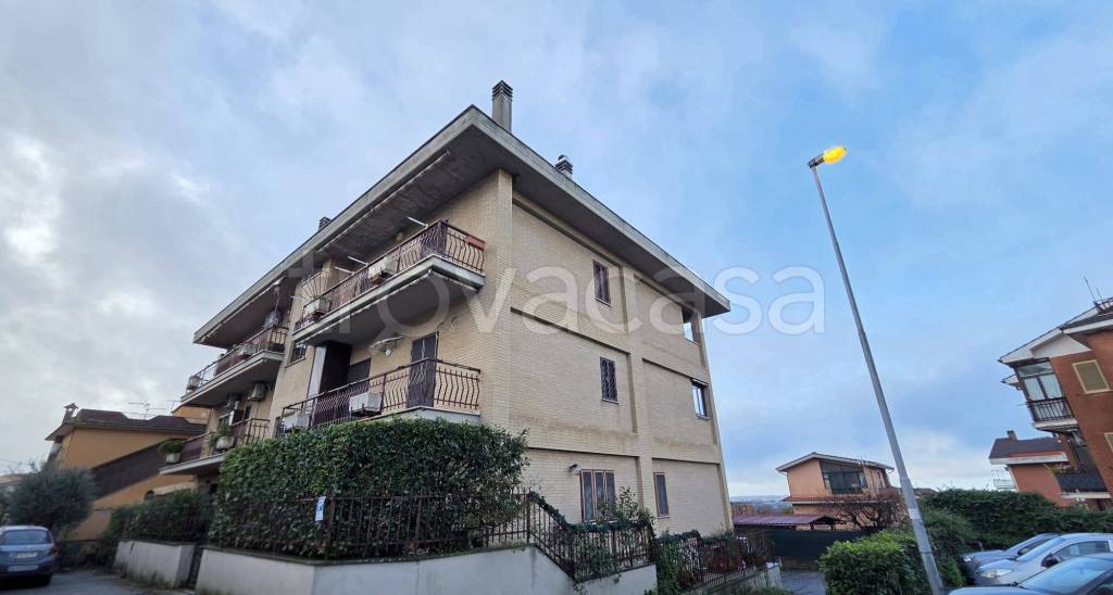 appartamento in vendita a Marino in zona Castelluccia