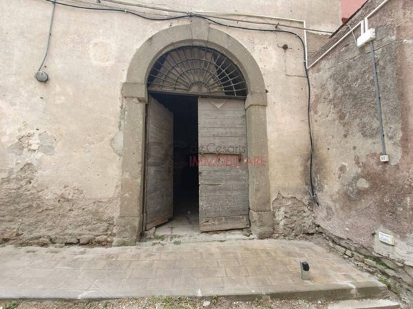 locale commerciale in vendita a Marino