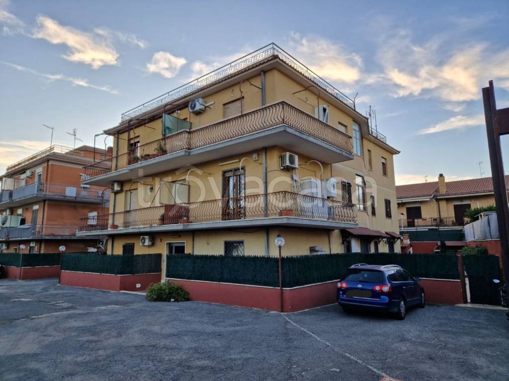 appartamento in vendita a Marino in zona Santa Maria delle Mole