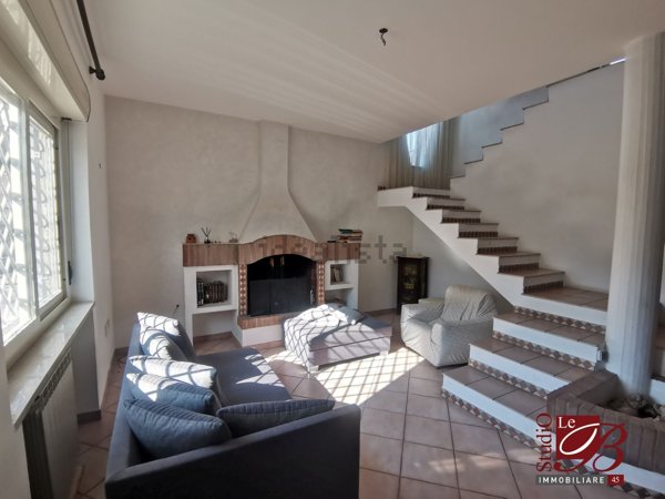 casa indipendente in vendita a Marino in zona Cava dei Selci