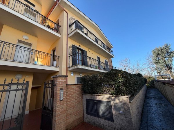 appartamento in vendita a Marino in zona Poggio delle Mole