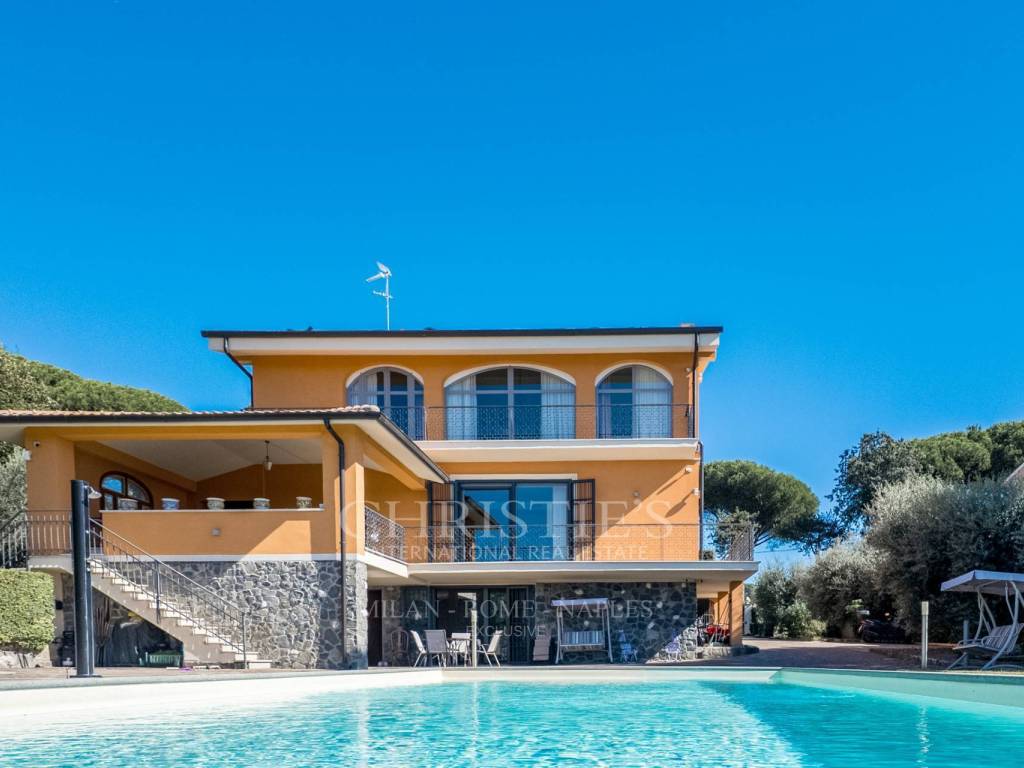 casa indipendente in vendita a Marino in zona Due Santi