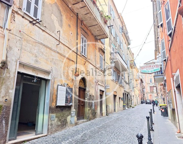 locale commerciale in vendita a Marino