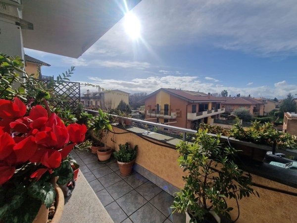 appartamento in vendita a Marino in zona Santa Maria delle Mole