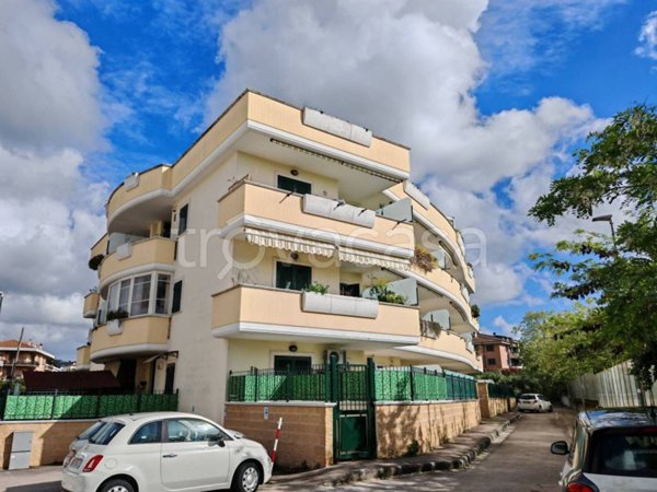 appartamento in vendita a Marino in zona Poggio delle Mole