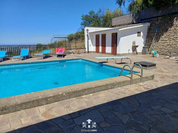 casa indipendente in vendita a Marino in zona Due Santi