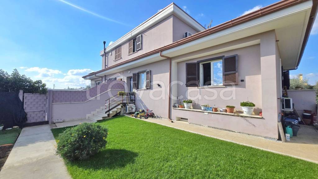 casa indipendente in vendita a Marino in zona Due Santi