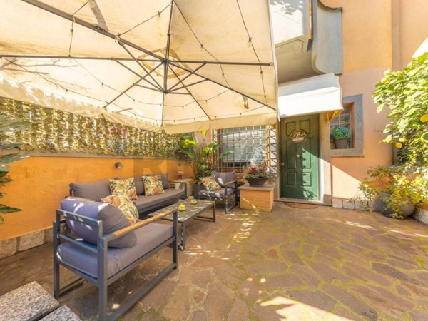 casa indipendente in vendita a Marino in zona Santa Maria delle Mole