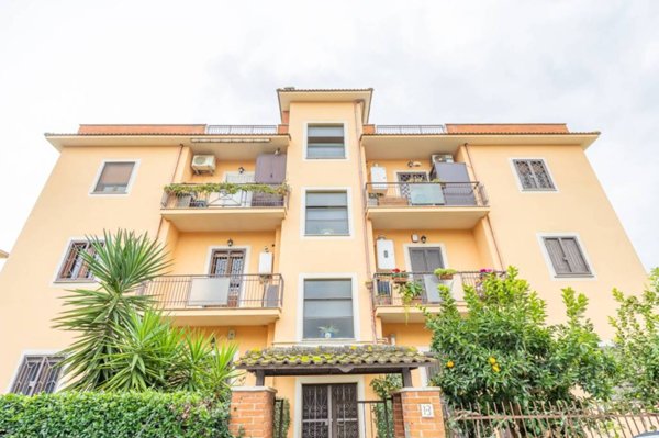 appartamento in vendita a Marino in zona Santa Maria delle Mole