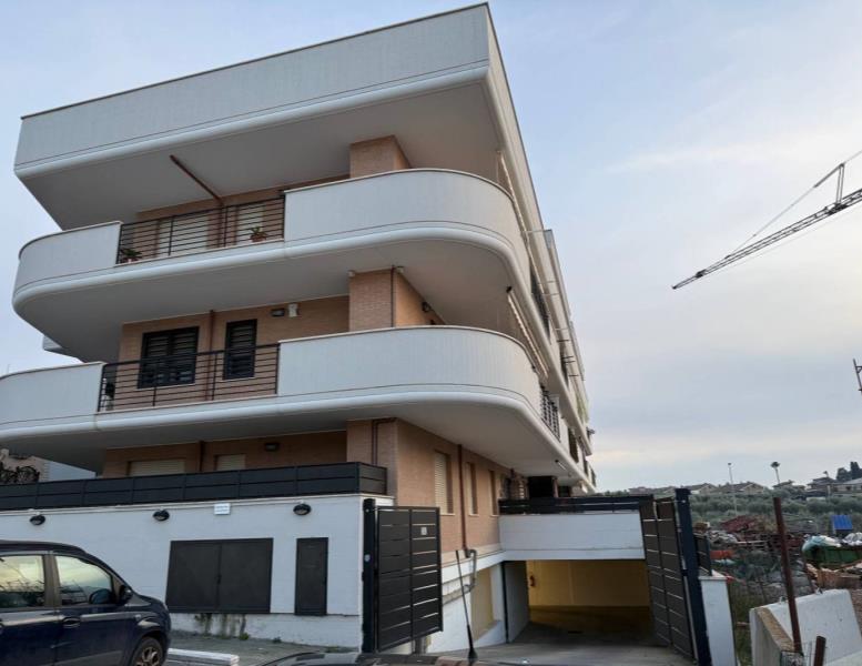 appartamento in vendita a Marino in zona Frattocchie