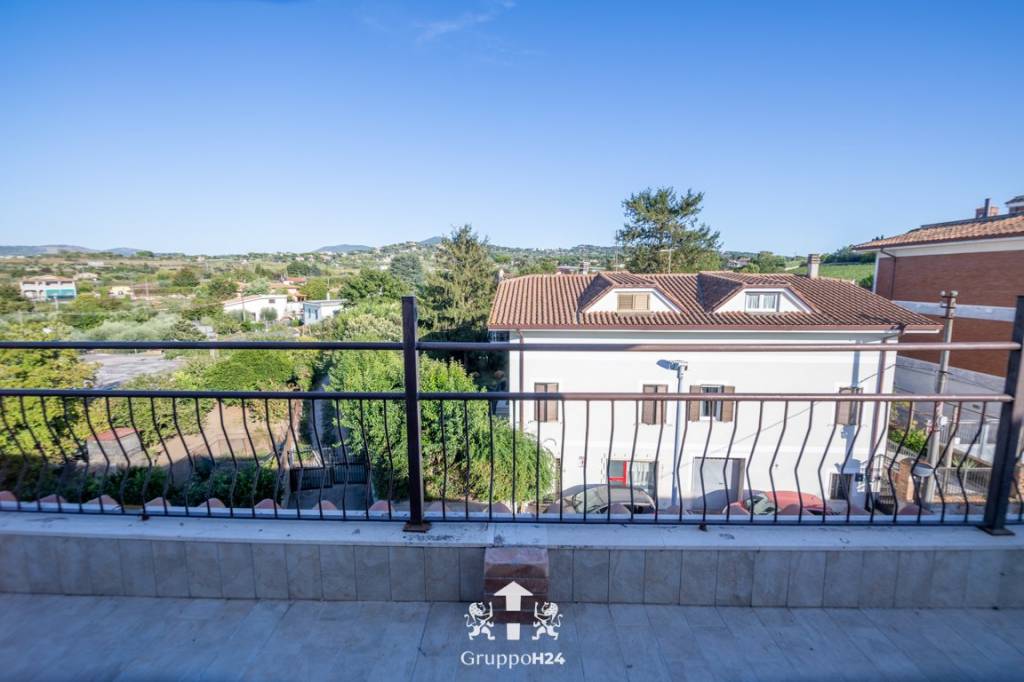 appartamento in vendita a Marino in zona Cava dei Selci