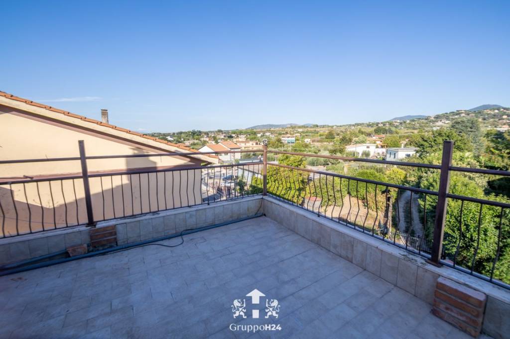 appartamento in vendita a Marino in zona Cava dei Selci