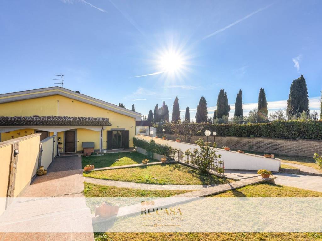 casa indipendente in vendita a Marino in zona Frattocchie