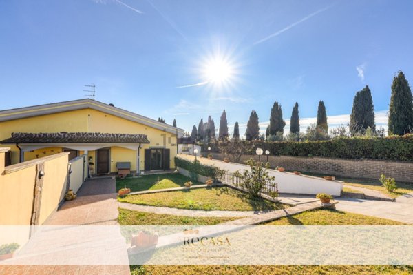 casa indipendente in vendita a Marino in zona Frattocchie