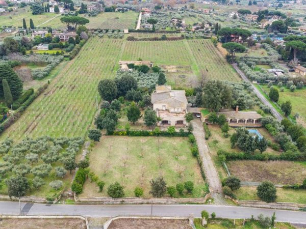 casa indipendente in vendita a Marino in zona Santa Maria delle Mole