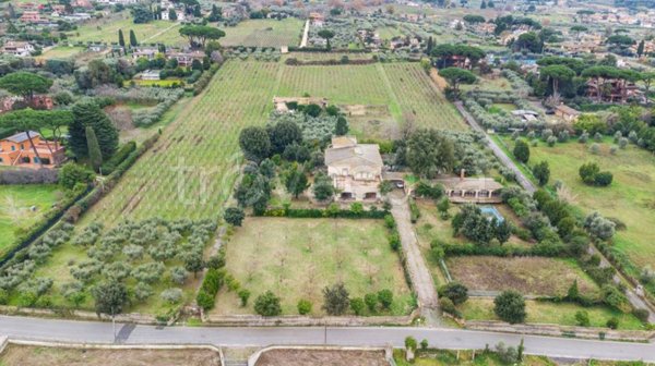 casa indipendente in vendita a Marino in zona Castelluccia