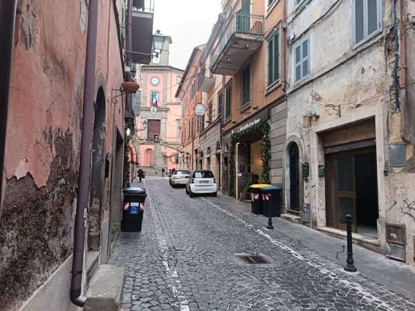 locale commerciale in vendita a Marino