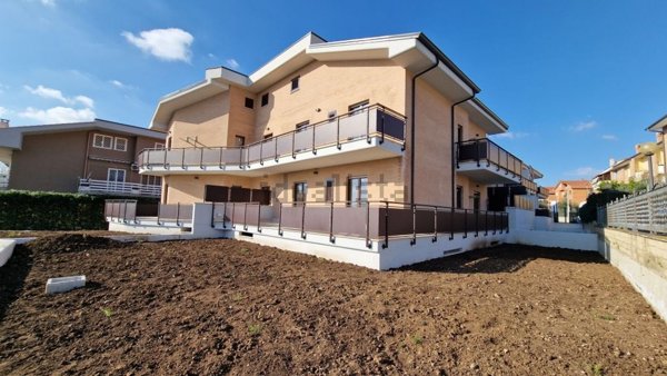 appartamento in vendita a Marino in zona Poggio delle Mole