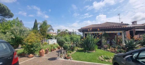 casa indipendente in vendita a Marino in zona Frattocchie