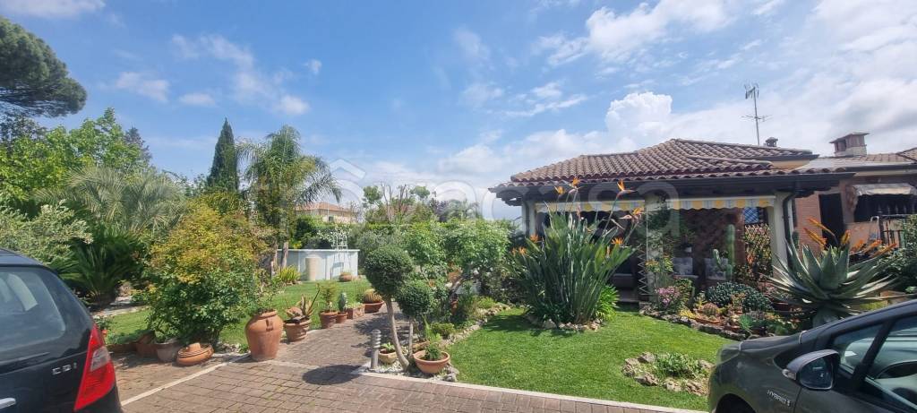 casa indipendente in vendita a Marino in zona Frattocchie