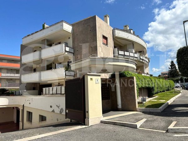 appartamento in vendita a Marino in zona Frattocchie