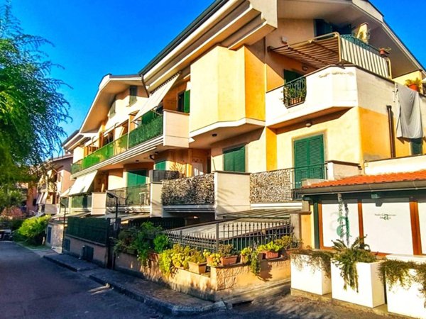 appartamento in vendita a Marino in zona Poggio delle Mole