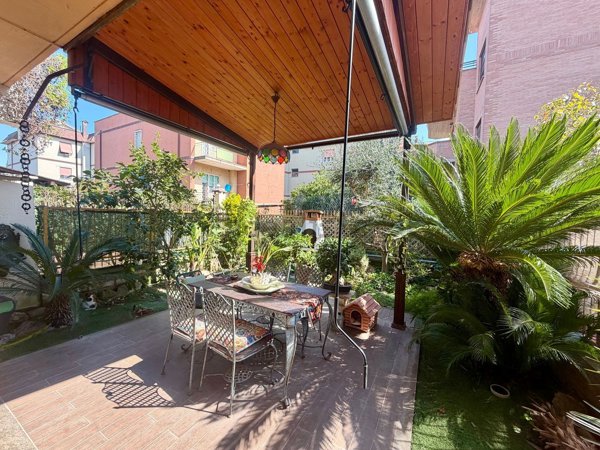 casa indipendente in vendita a Marino in zona Santa Maria delle Mole