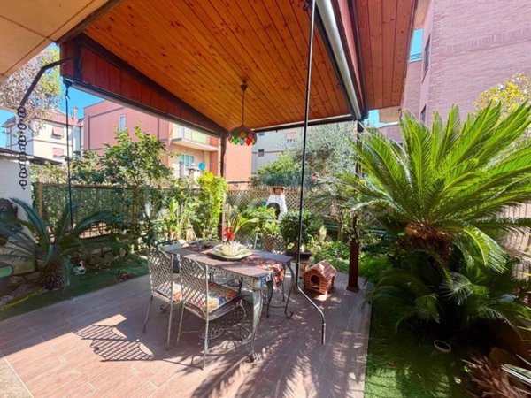 casa indipendente in vendita a Marino in zona Santa Maria delle Mole