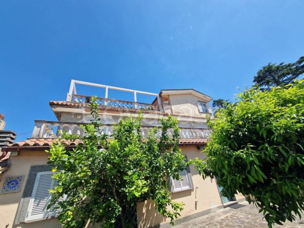 appartamento in vendita a Marino in zona Due Santi