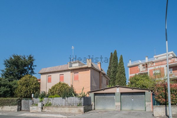 casa indipendente in vendita a Marino in zona Santa Maria delle Mole
