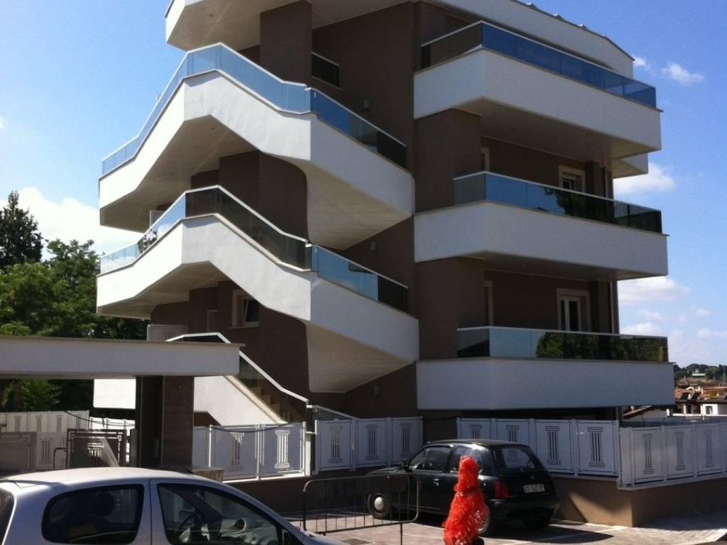 appartamento in vendita a Marino in zona Santa Maria delle Mole