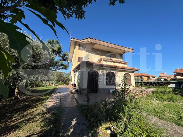 casa indipendente in vendita a Marino in zona Poggio delle Mole