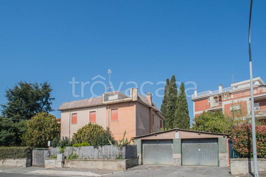 casa indipendente in vendita a Marino in zona Poggio delle Mole