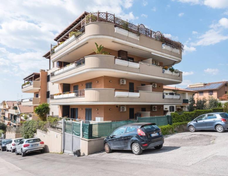appartamento in vendita a Marino in zona Poggio delle Mole