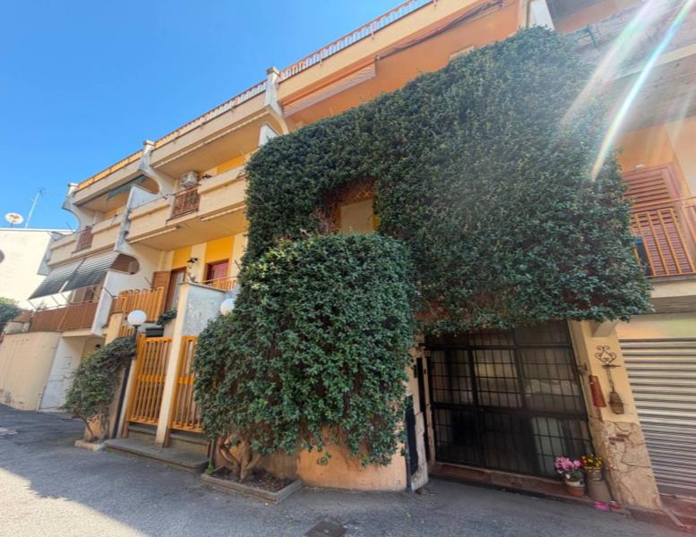 casa indipendente in vendita a Marino in zona Santa Maria delle Mole