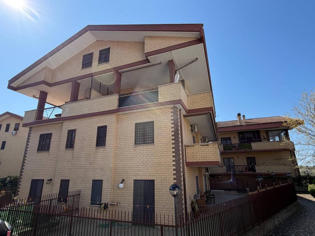 appartamento in vendita a Marino in zona Santa Maria delle Mole