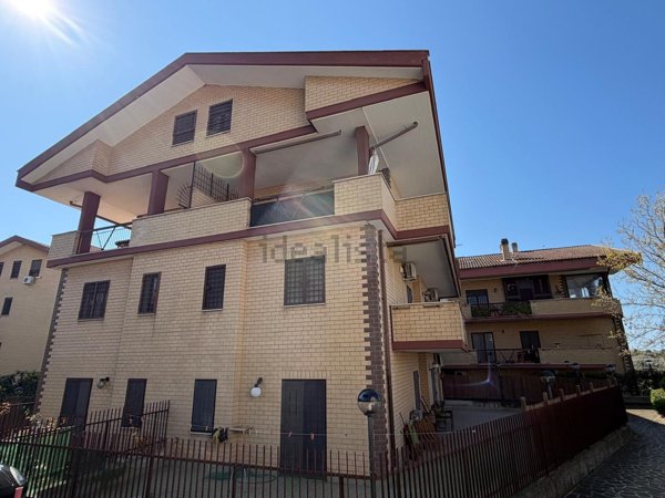 appartamento in vendita a Marino in zona Santa Maria delle Mole