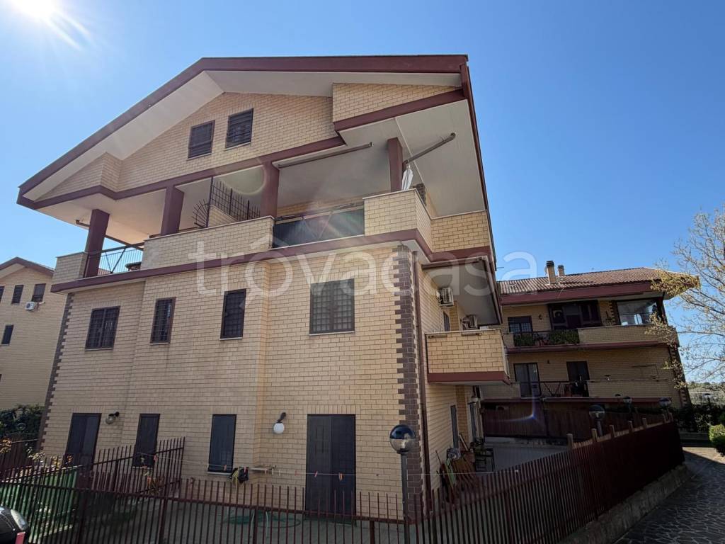 appartamento in vendita a Marino in zona Santa Maria delle Mole