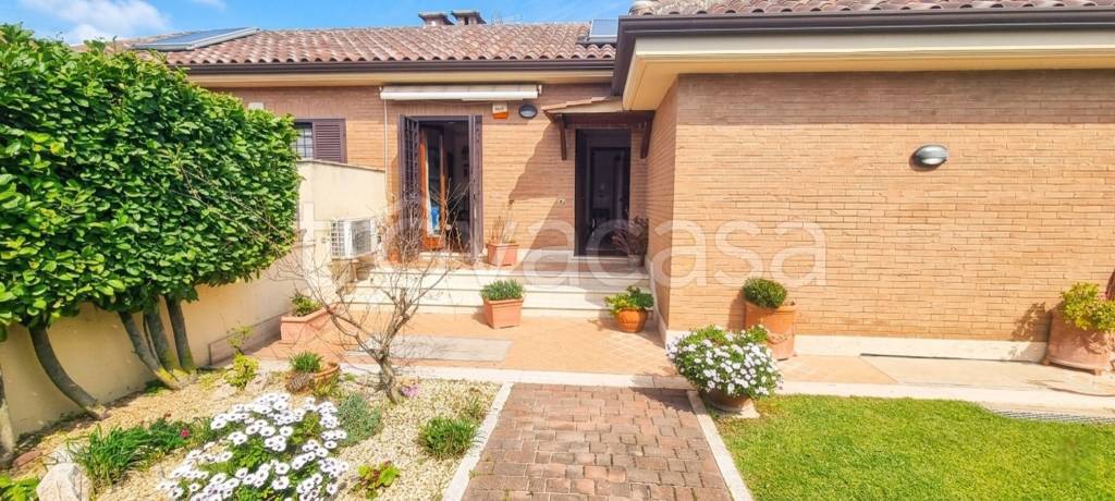 casa indipendente in vendita a Marino in zona Frattocchie