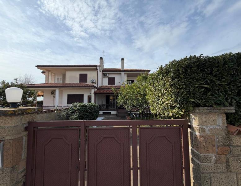 casa indipendente in vendita a Marino in zona Santa Maria delle Mole