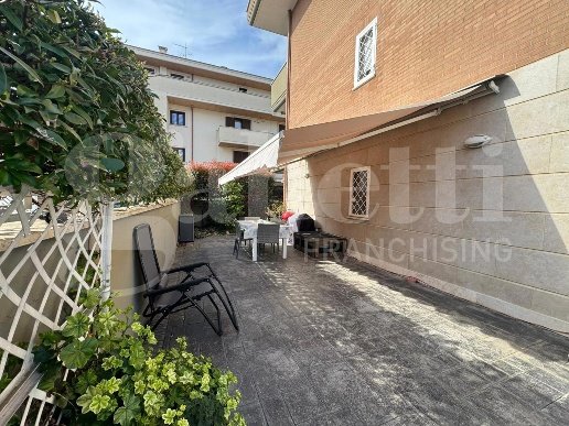 appartamento in vendita a Marino in zona Frattocchie