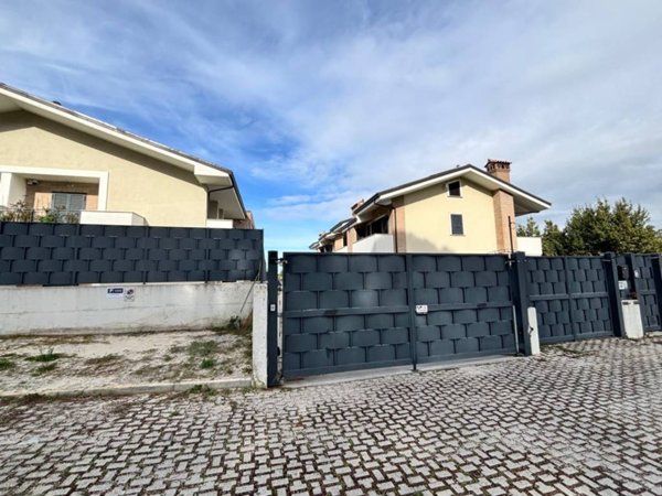 casa indipendente in vendita a Marino